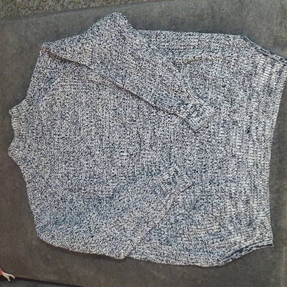 3/$15 BDG Mock Neck Sweater Size XS - Picture 2 of 5